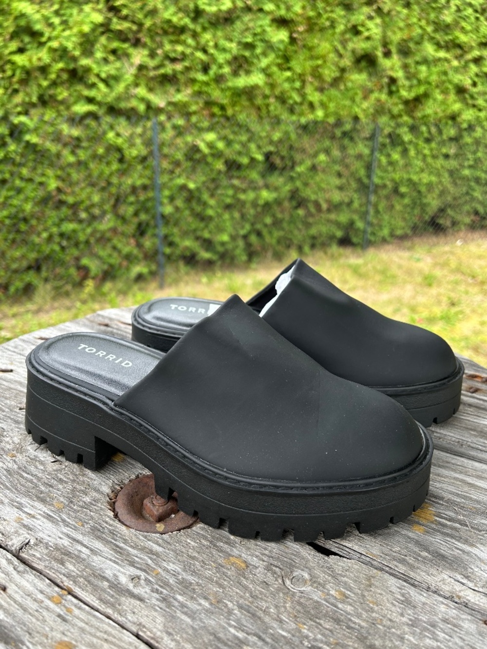 Torrid ⎸ NWT Black Platform‎ Slip-On Shoes